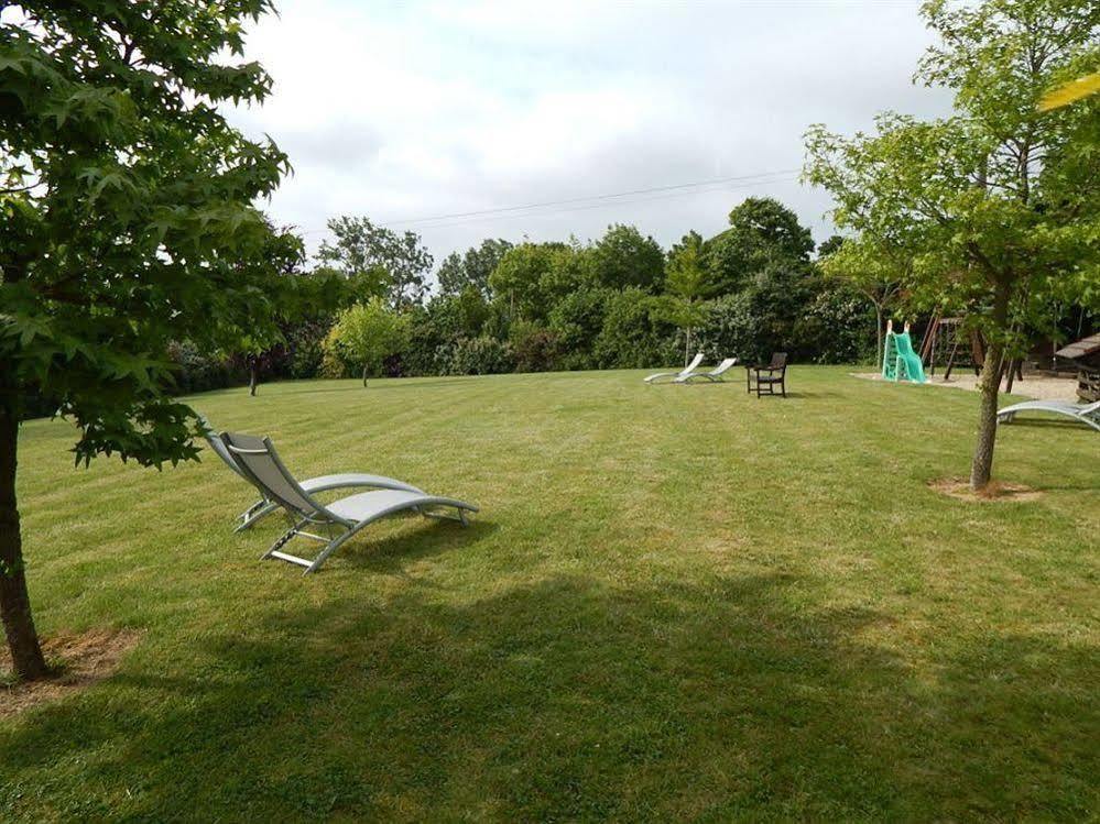 Domaine Du Grenier Bed & Breakfast Yffiniac Exterior photo